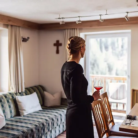 Ferienwohnen Mattle Mit Im Rucksack Silvretta Card Premium דירה *