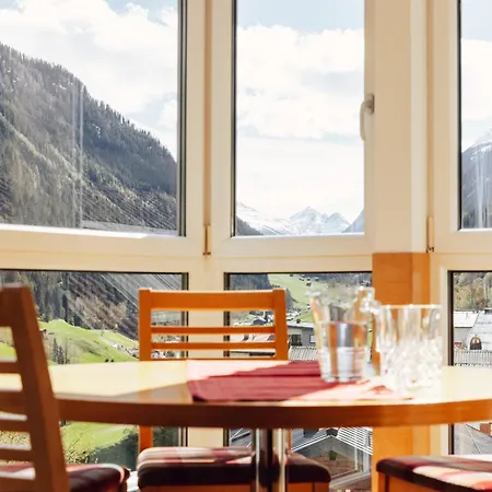 Ferienwohnen Mattle Mit Im Rucksack Silvretta Card Premium דירה *