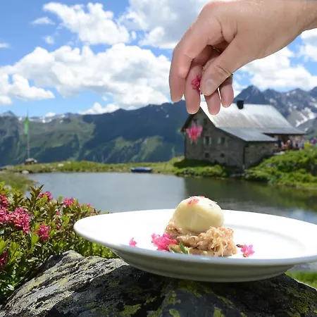Ferienwohnen Mattle Mit Im Rucksack Silvretta Card Premium *